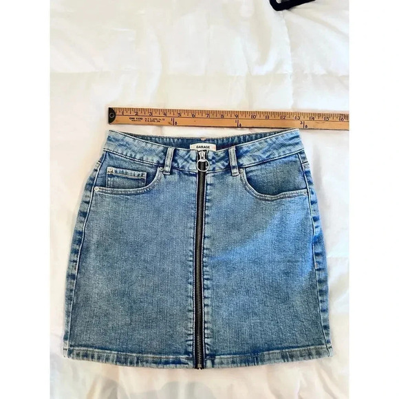Garage Blue Medium Wash Distressed Zip Front Mini Skirt Size Small - Picture 4 of 5